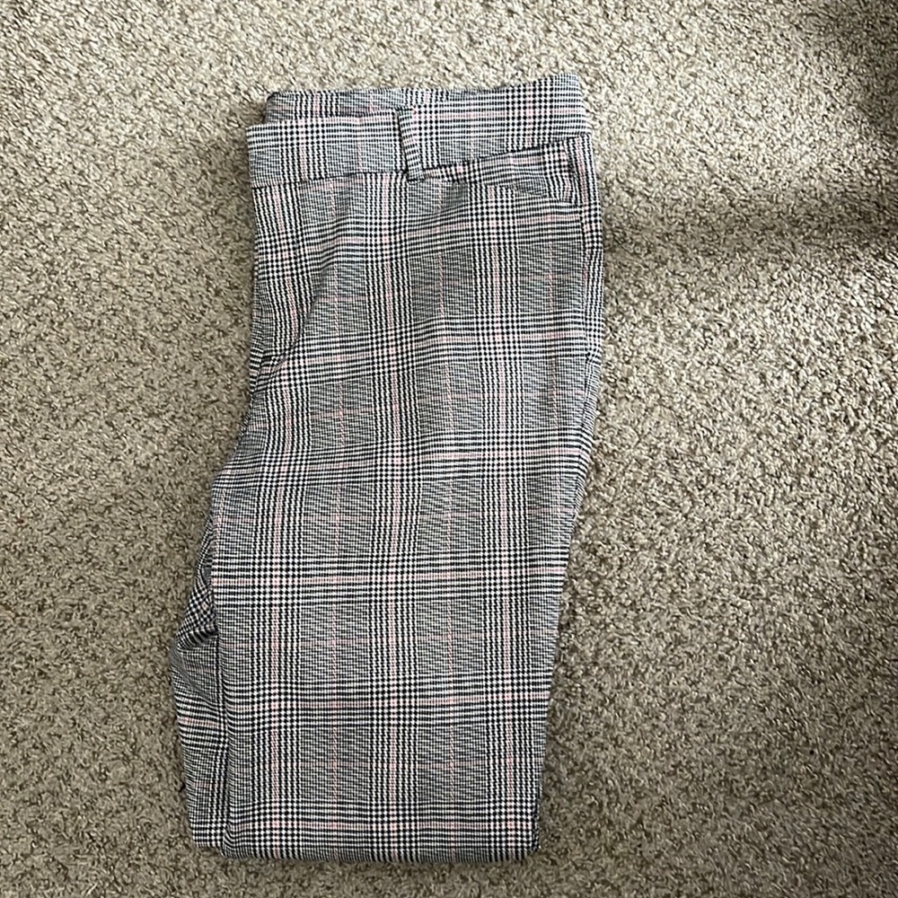 Old Navy pink and black pixie cut pants
